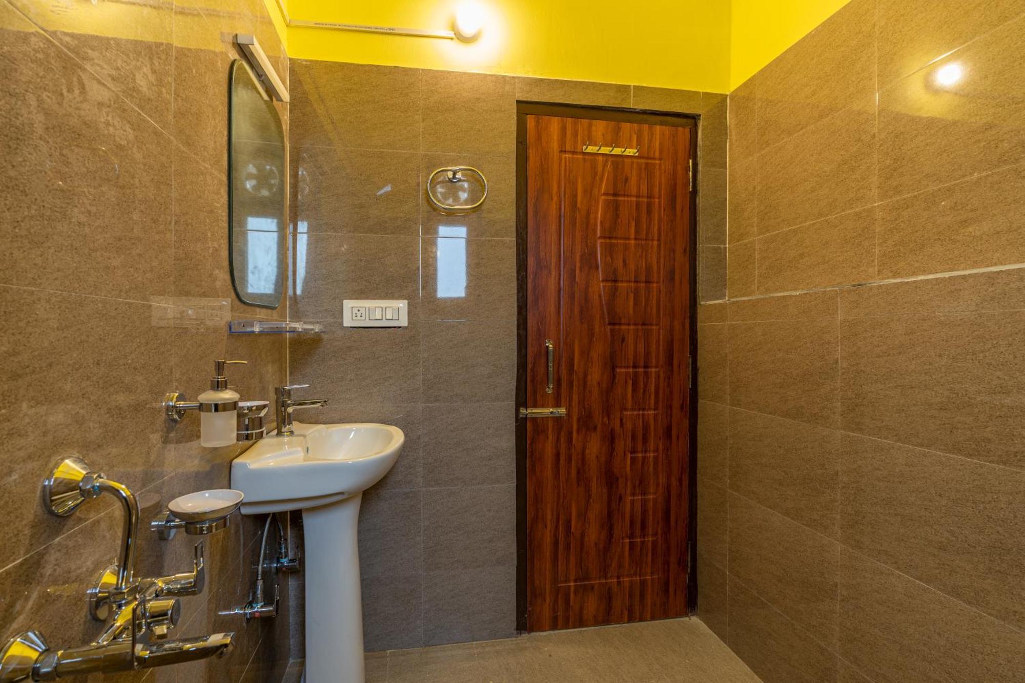 The Hosteller Tirthan Valley Gushaini Bilik gambar